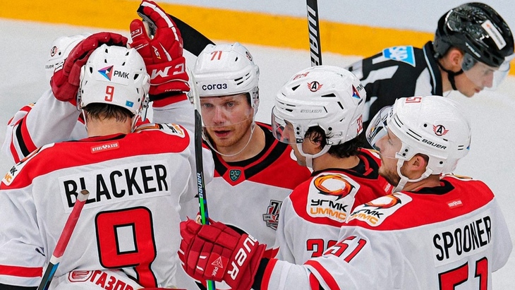 Хоккеисты «Автомобилиста»