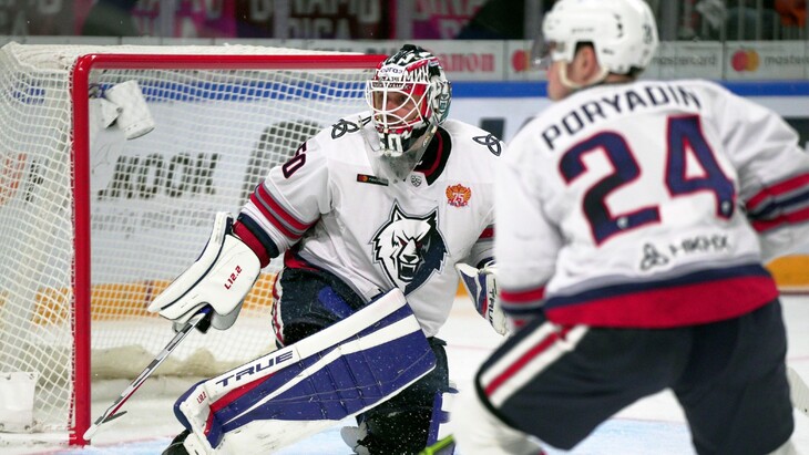 Вратарь «Нефтехимика»