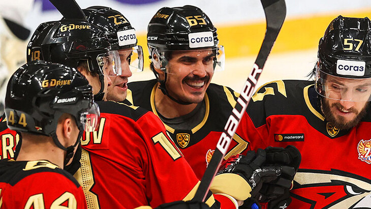 Хоккеисты «Авангарда»