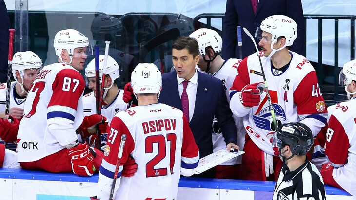 Игорь Никитин и игроки «Локомотива» Игорь Никитин и игроки «Локомотива»