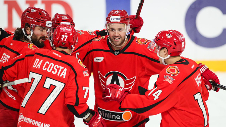 «Автомобилист» в матче с «Авангардом»