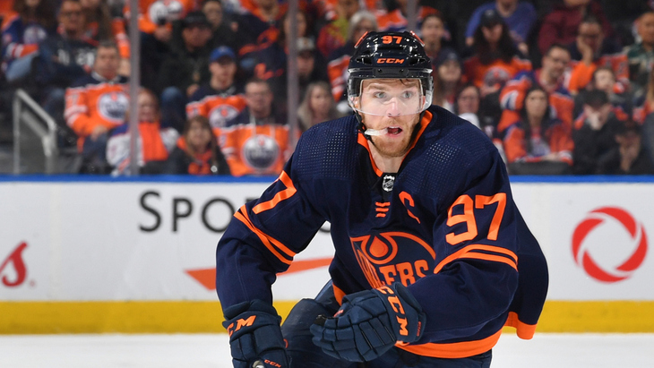 Коннор Макдэвид первым набрал 100 очков в текущем сезоне НХЛ