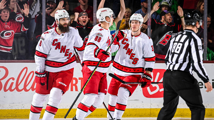 «Каролина» забросила шесть шайб в ворота «Аризоны»