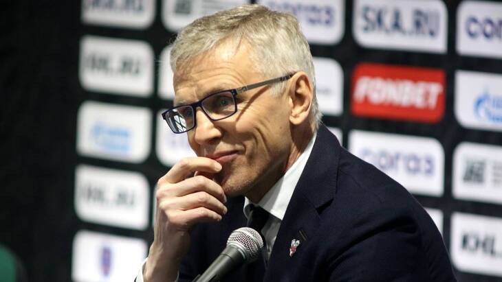 Тренер гостей Игорь Ларионов