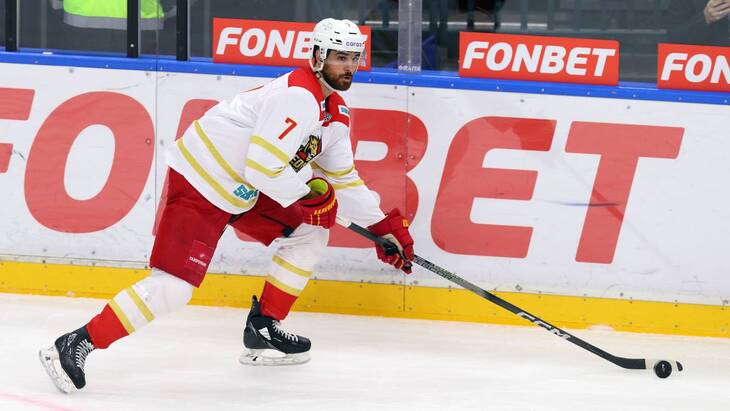 Защитник гостей Джейк Челиос