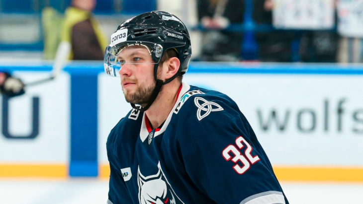 Илья Хохлов — защитник «Нефтехимика»