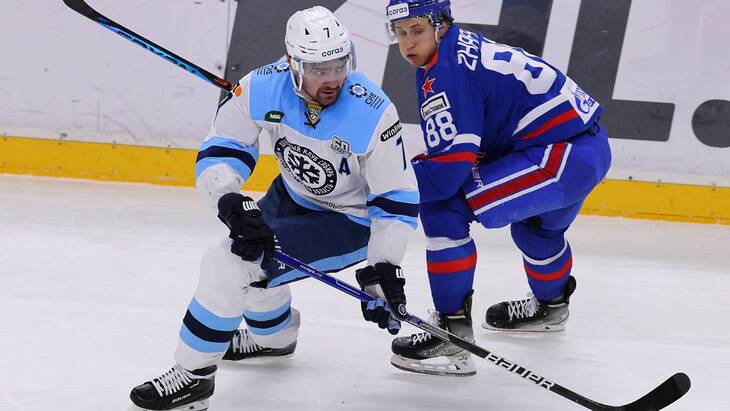 Илья Морозов (слева)