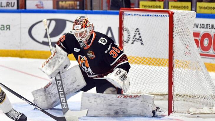 Вратарь «Амура» Игорь Бобков