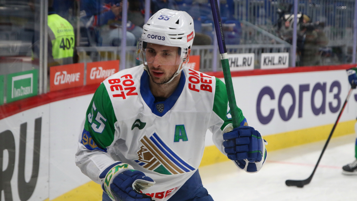 Александр Хмелевски — канадский нападающий «Салавата Юлаева»