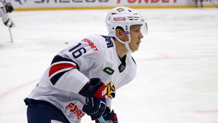 Шайба Дениса Зернова вывела «Металлург» в финал Шайба Дениса Зернова вывела «Металлург» в финал