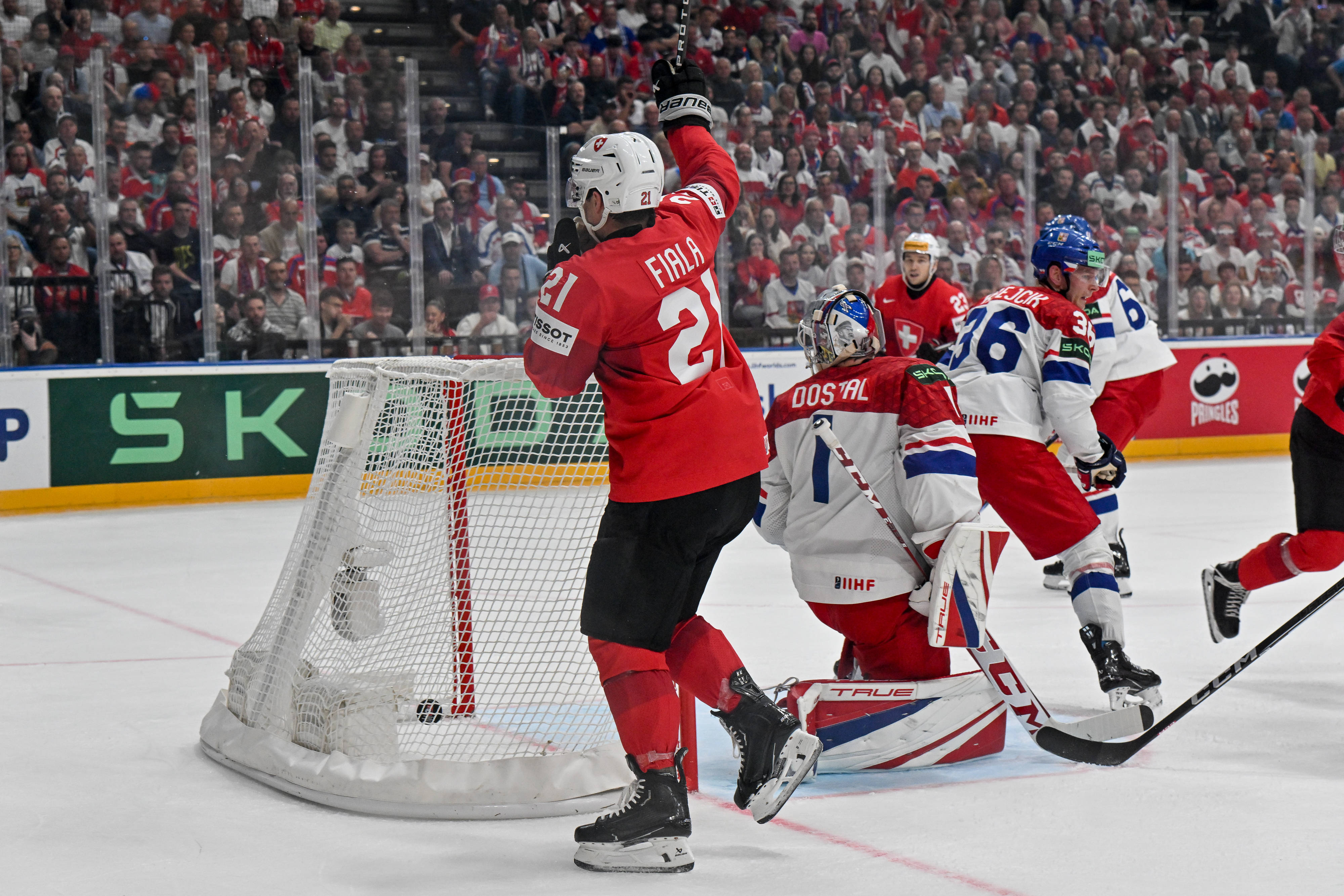 Гол Швейцарии в ворота Чехии