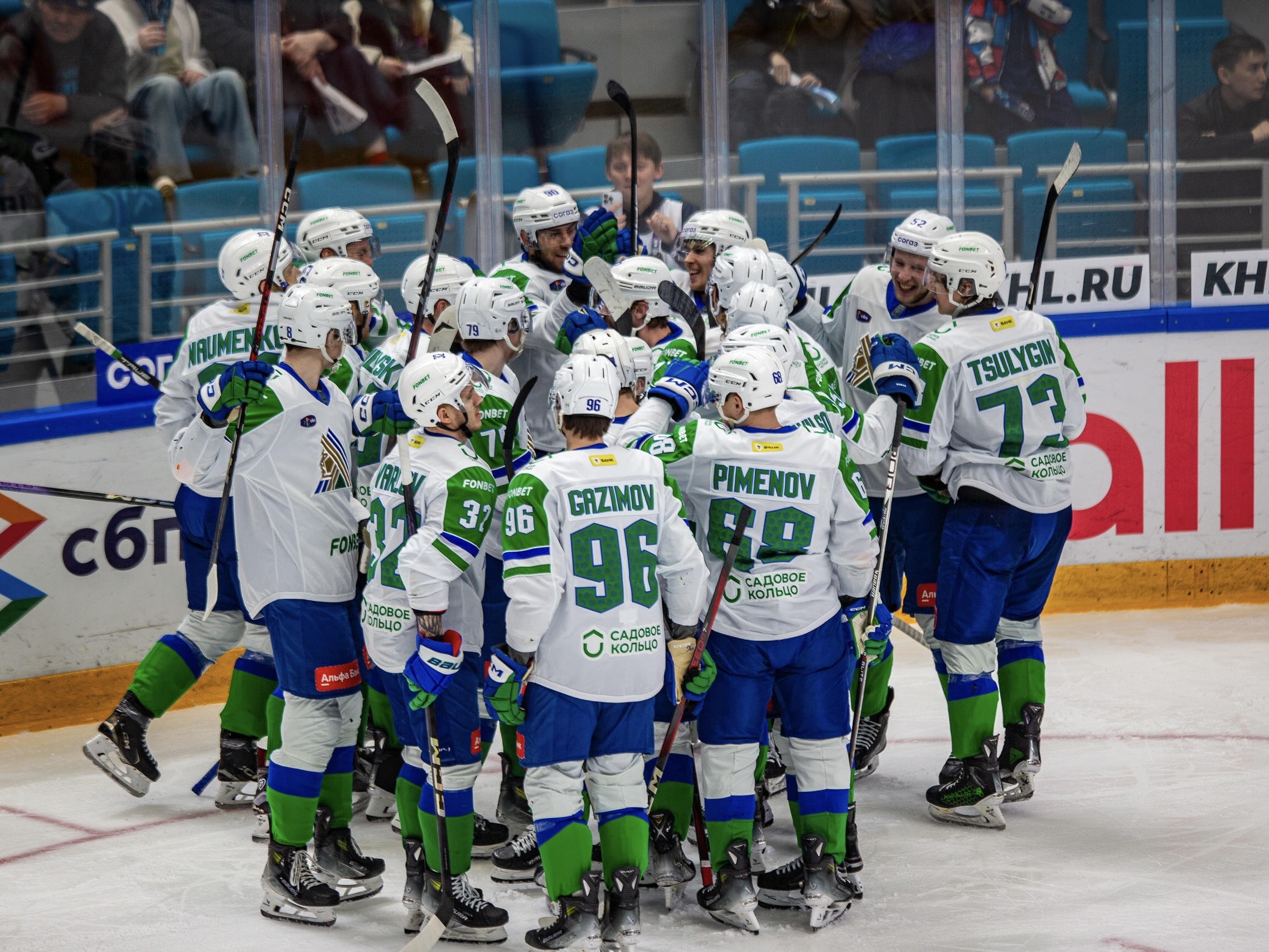 Уфимцы поздравляют Джошуа Ливо с рекордом