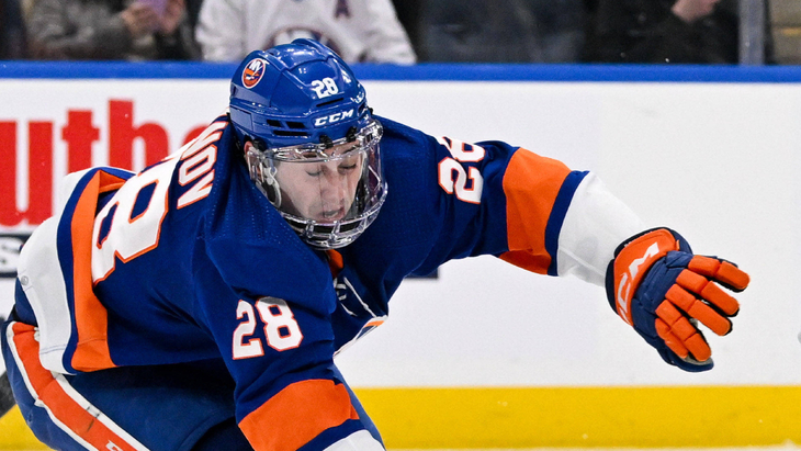 Александр Романов — защитник «Нью-Йорк Айлендерс»