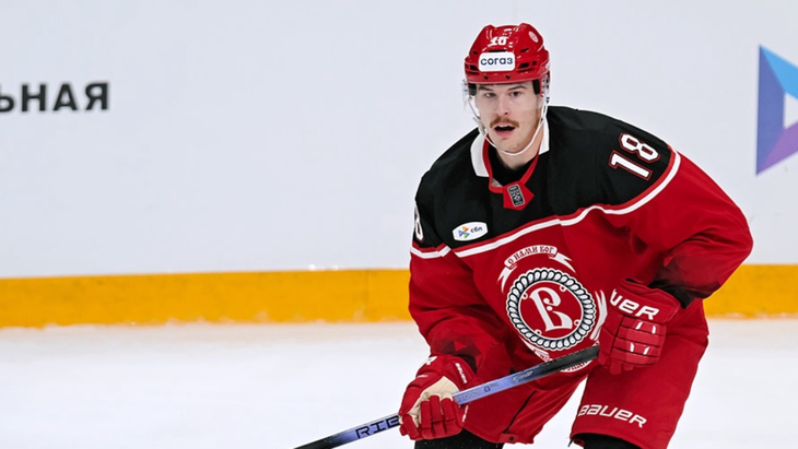 Дин Стюарт — защитник «Витязя»