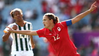 Кристин Синклейр празднует гол