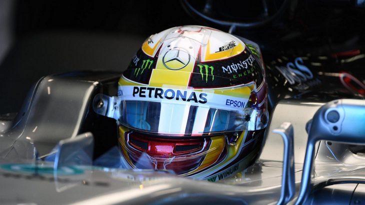 Льюис Хэмилтон начнет гонку с первого места