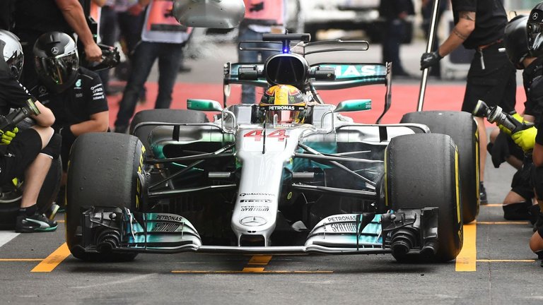 Льюис Хэмилтон