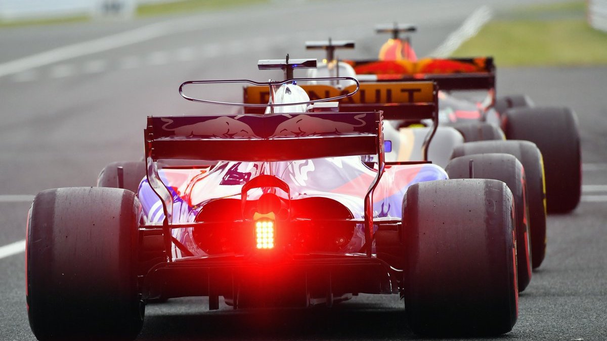 Феттель — лучший на первой практике в Японии