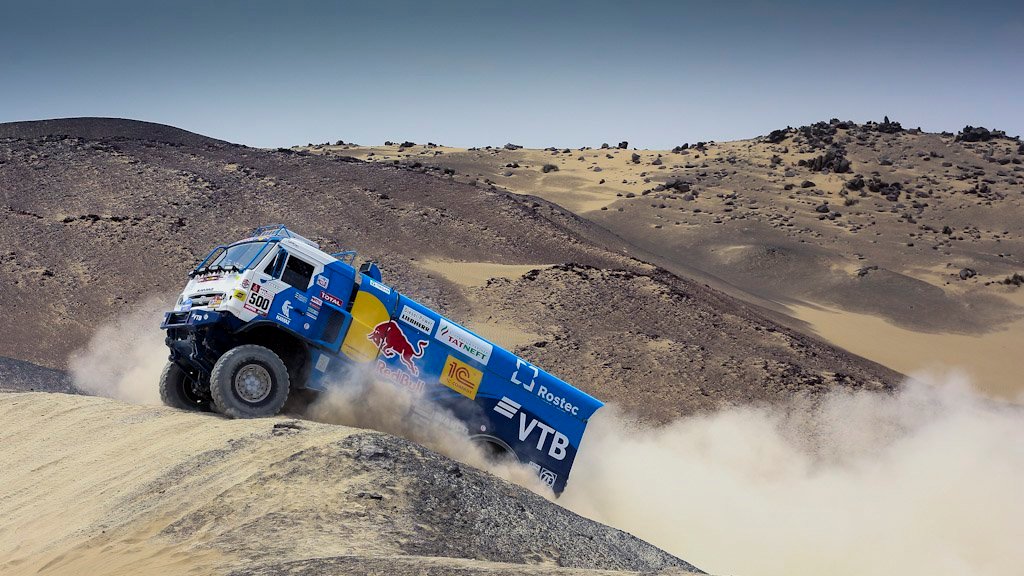 Экипаж Николаева выиграл второй этап «Дакара»