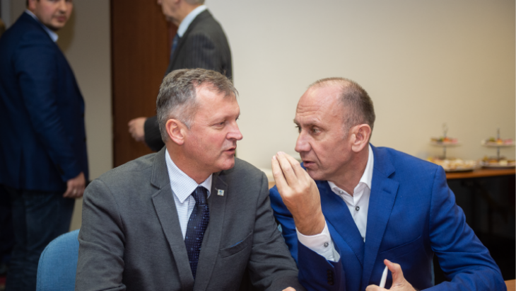 Алексей Нуждов (справа)