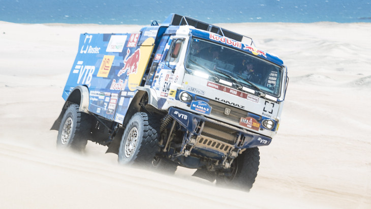 Экипаж Шибалова победил на первом этапе «Дакара»