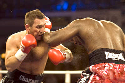 Руслан Чагаев защитил титул чемпиона мира по версии WBA (10 фото)
