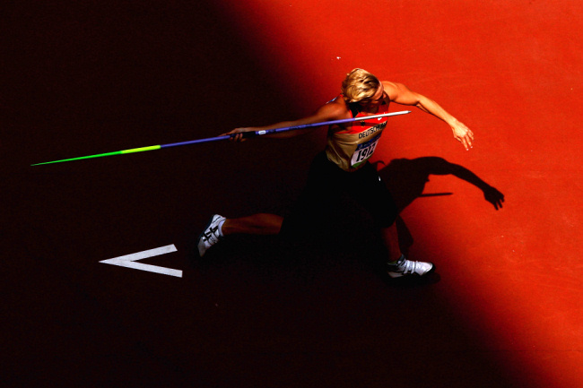 Амазонки с копьями