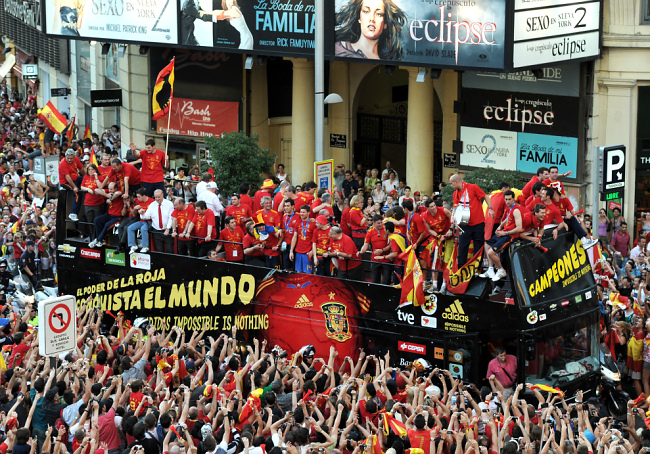 Сборная Испании на улицах Мадрида