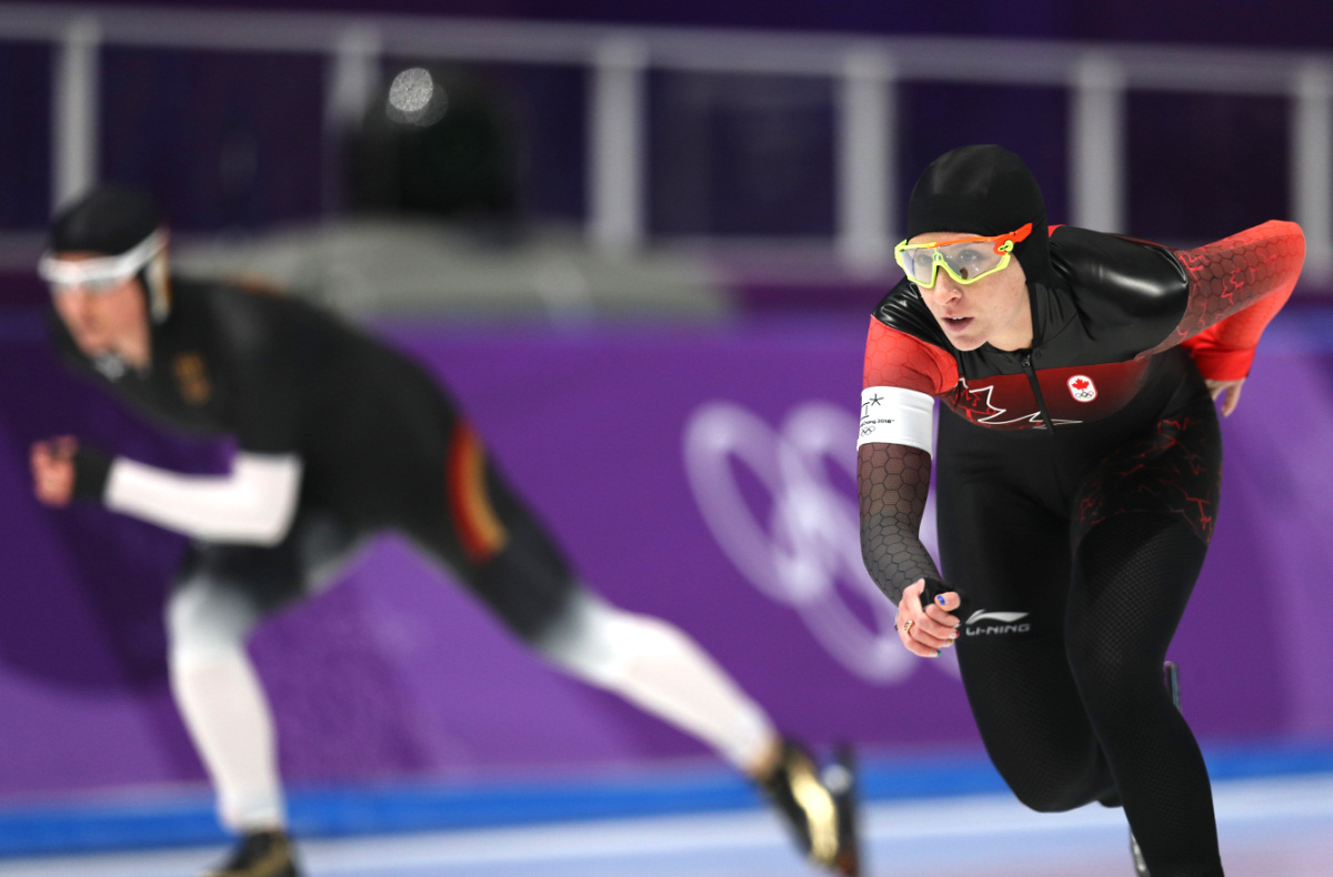 Голландский триумф на 3000 метрах у конькобежек