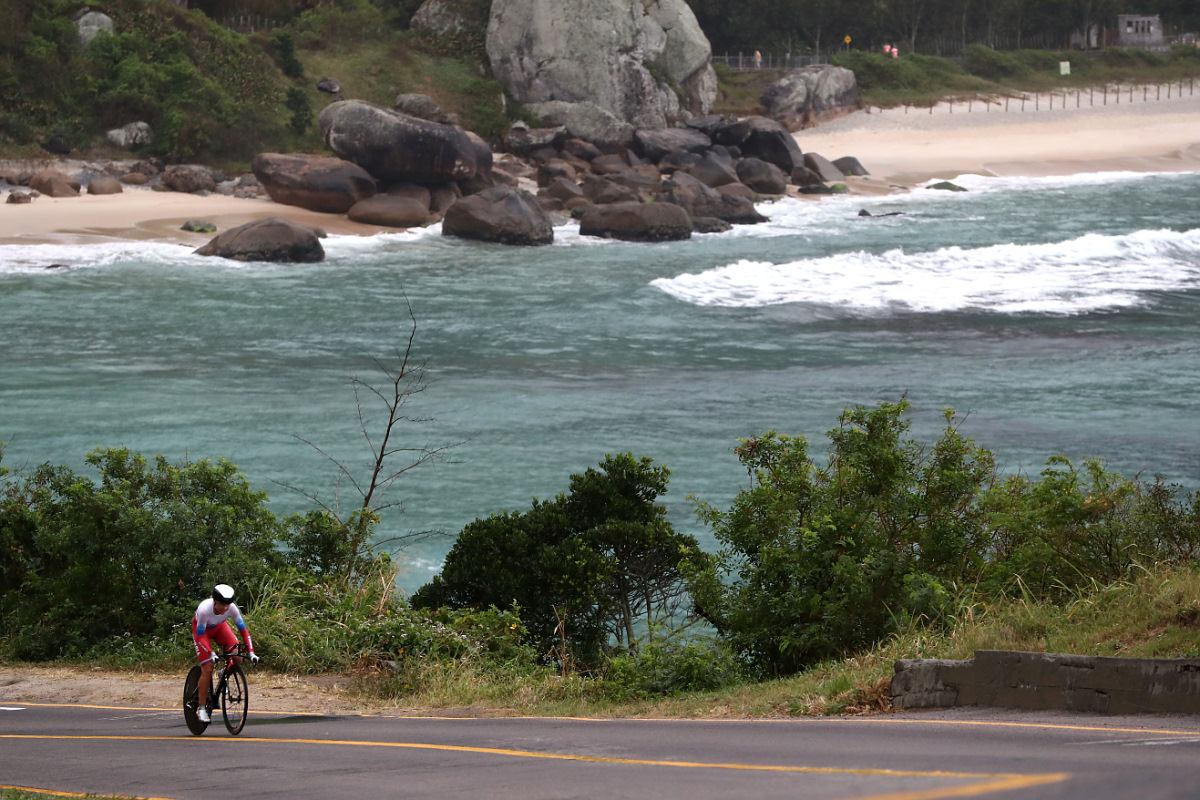 Золото Армстронг и серебро Забелинской в велогонке