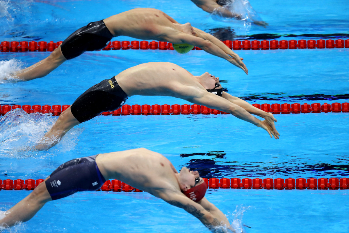 Золото американцев в мужской и женской эстафетах 4x100