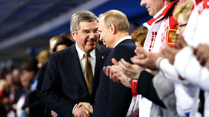 Томас Бах и Владимир Путин на церемонии закрытия Сочи-2014