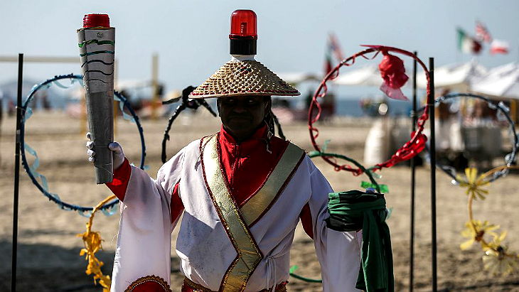 А кроме факела, каждому по мигалке
