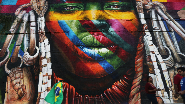 Мимо такого пройти сложно