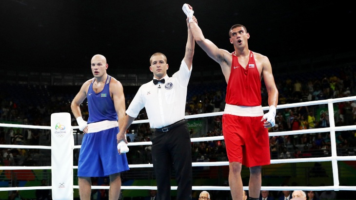 Евгений Тищенко победил единогласным решением судей