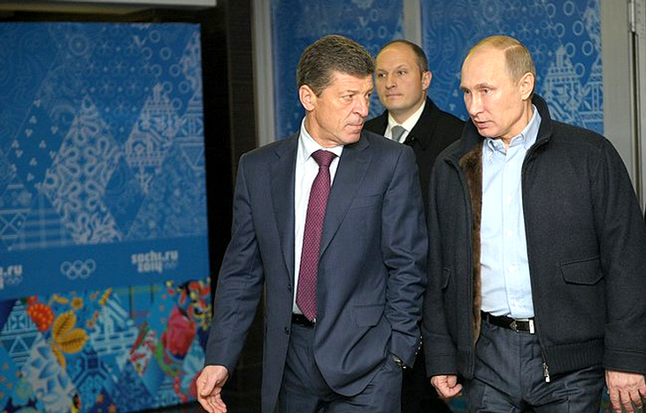 Дмитрий Козак и Владимир Путин на осмотре стадиона «Фишт» в Сочи