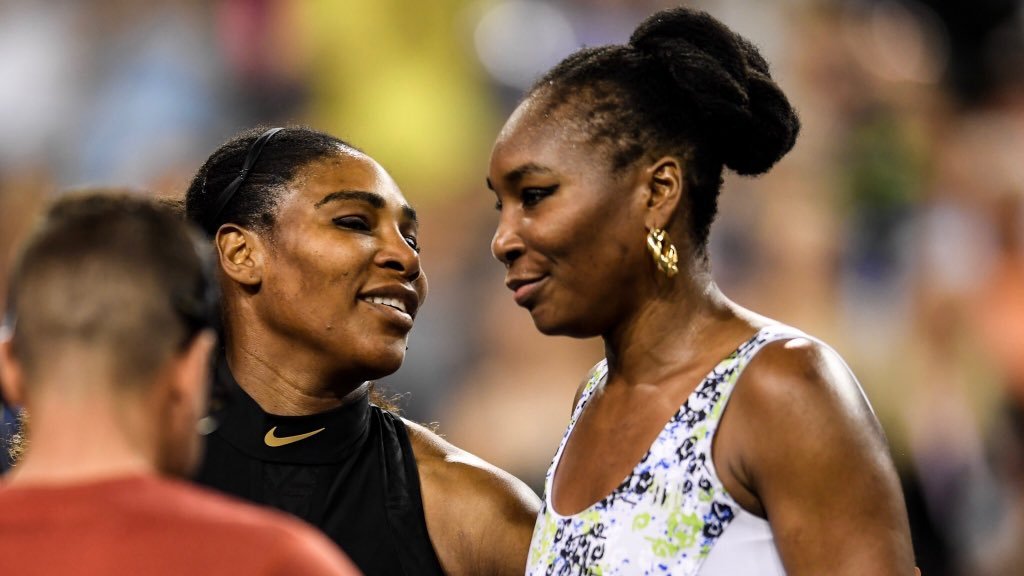 Винус Уильямс обыграла сестру Серену