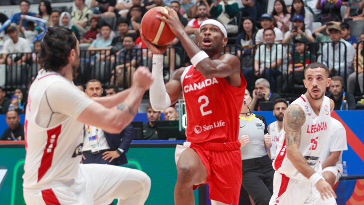 Шэй Гилджес-Александер с мячом