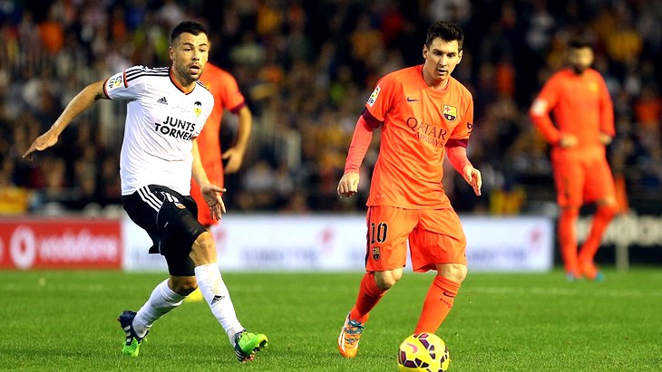 Лионель Месси отстает от Криштиану Роналду в гонке бомбардиров на четыре мяча