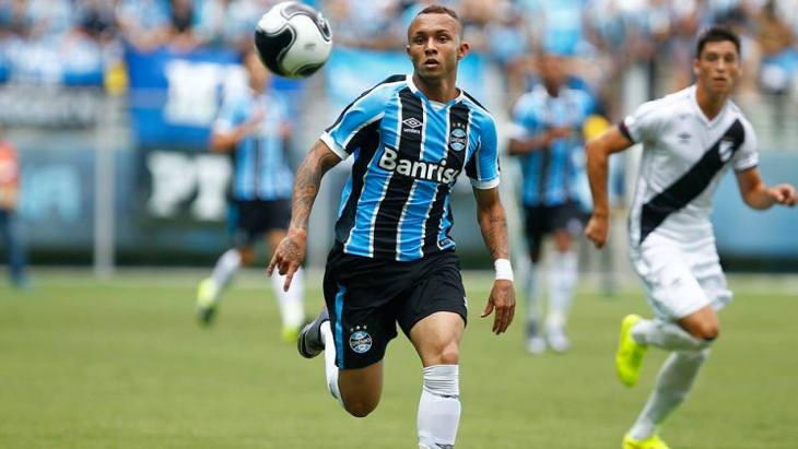 Эвертон Соарес