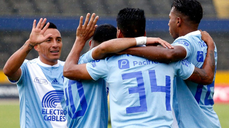 Футболисты «Эмелека»