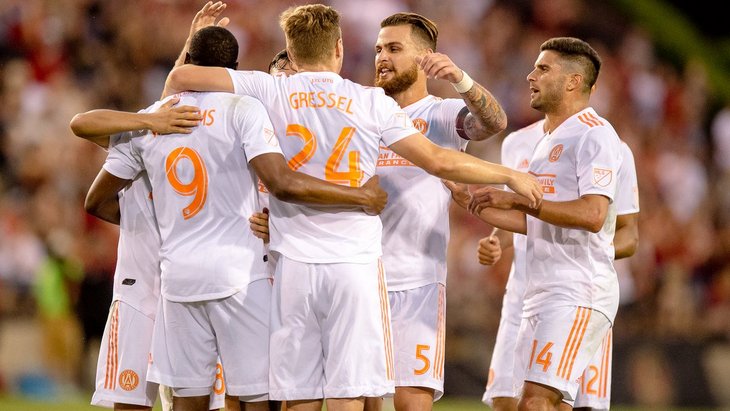 Футболисты «Атланты»