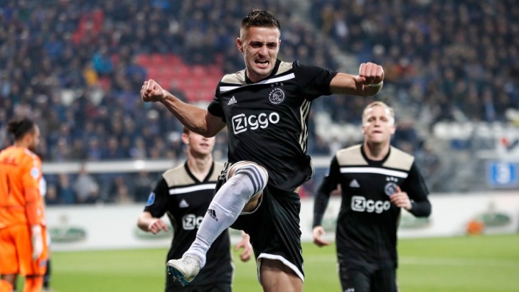 «Аякс» не оставляет шансов соперникам дома