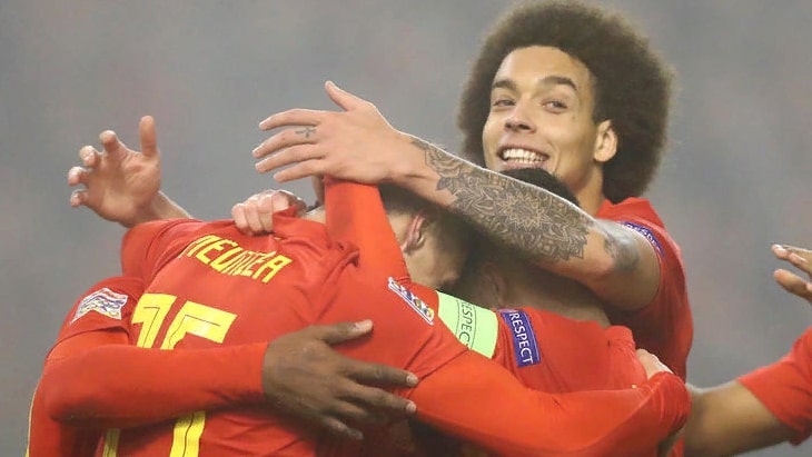 Бельгийские футболисты празднуют гол в ворота России