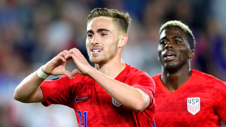 Американцы выиграли первый матч на турнире