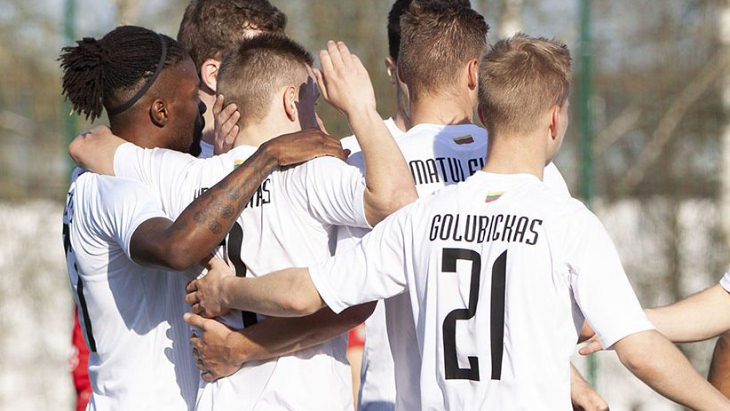 Футболисты «Судувы»