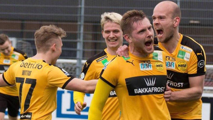 Футболисты «НСИ Рунавика»