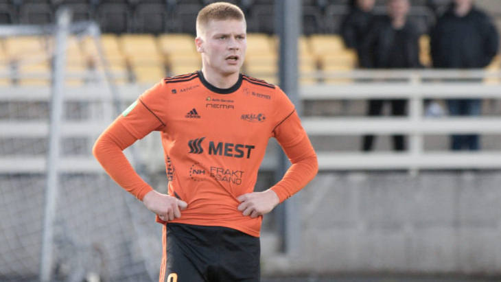 Футболист «Скалы»