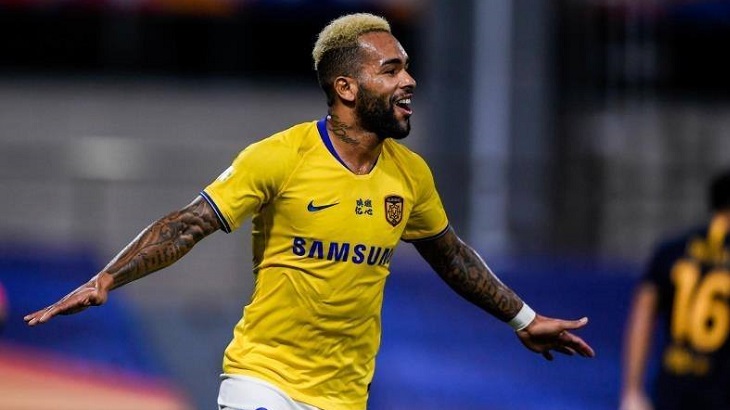 «Цзянсу Сунин» входит в топ-3 первенства