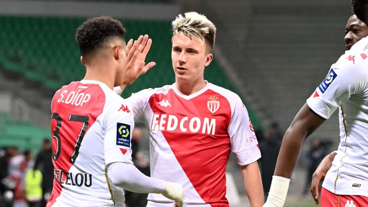 Александр Головин с партнером по команде